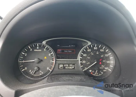 2015 Nissan Altima 2.5 z USA, uszkodzony, nr VIN 1N4AL3AP9FN917951